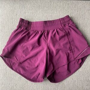 Lululemon Hotty Hot shorts 4”